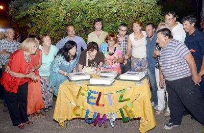 Vecinos de Hinojo festejaron el cumplea�os de la localidad