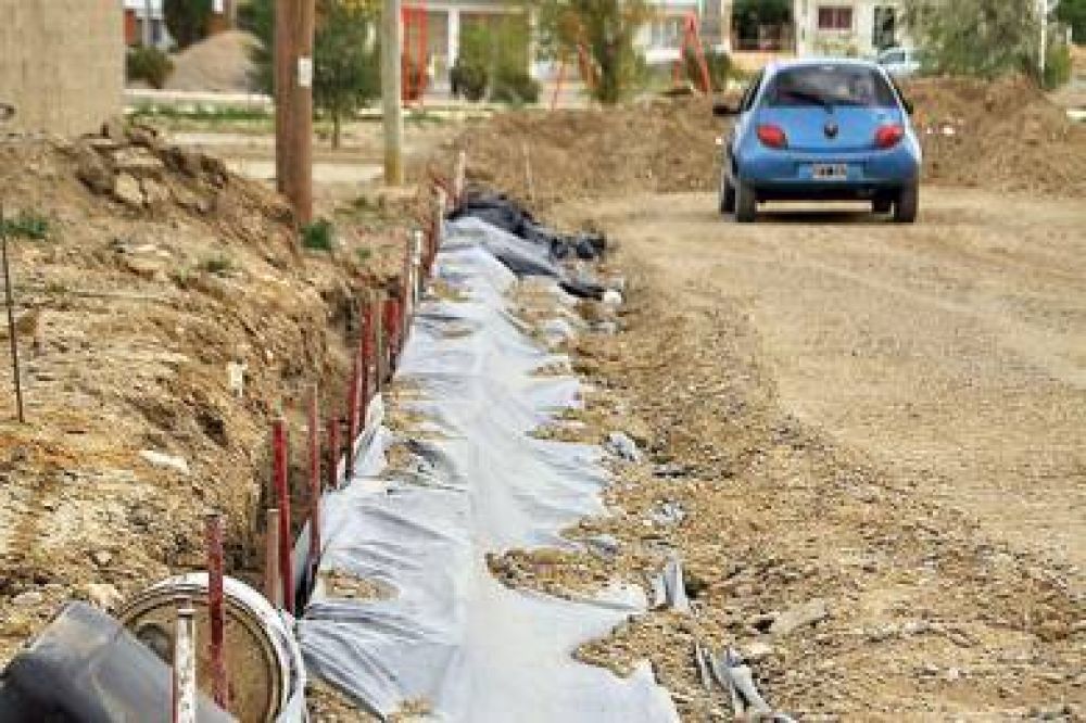 Comenzaron los trabajos en los cordones cunetas en el Quirno Costa