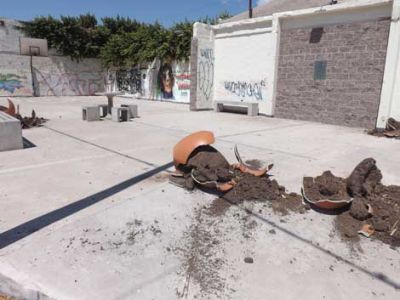 Da�os en la plaza seca Spinetta 