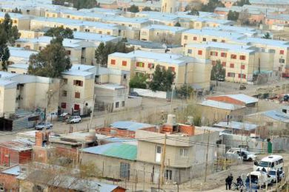 Falleci� el joven que se cay� junto a su pareja por la ventana de un tercer piso