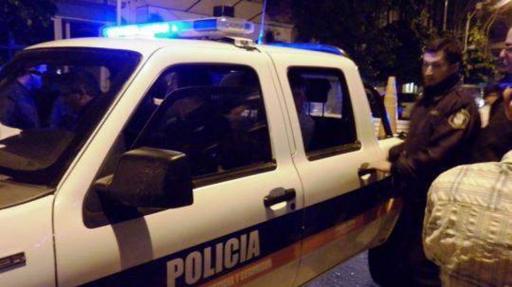 Dos detenidos por pagar con cheques adulterados