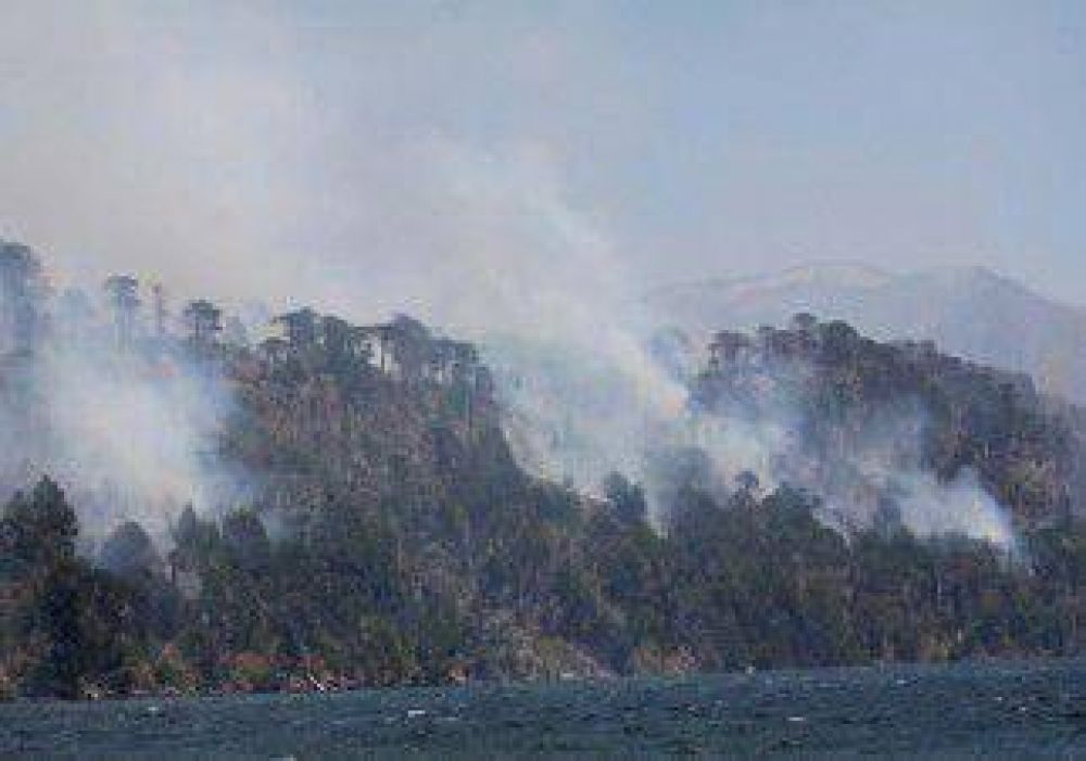 Nuevo incendio complica la situaci�n mientras se espera por la lluvia 