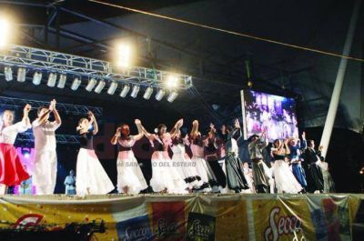 Con un imponente espect�culo abri� el Festival Nacional de la Chacarera 2014