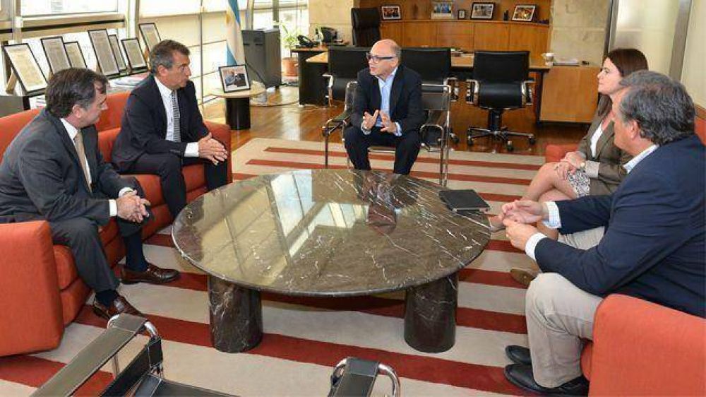 Cumbre entre Argentina y Paraguay sobre v�as navegables	 
