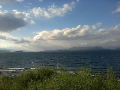 Informan que es humo de incendios en Chile lo que se ve en el horizonte de Bariloche
