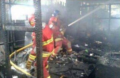 Buscan ayuda para la familia que perdi� todo en el incendio