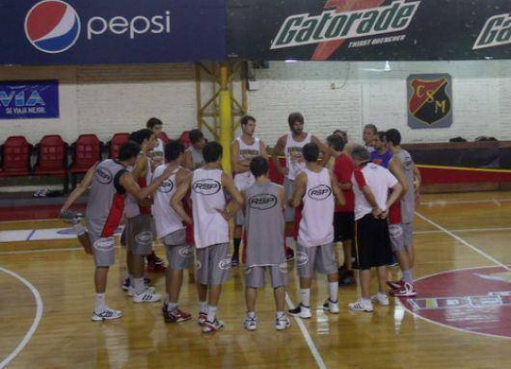 San Mart�n entrena con la mente puesta en Instituto