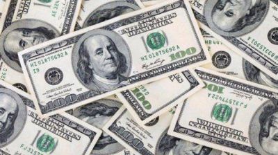El d�lar negro se desplom� tras las cr�ticas del Gobierno