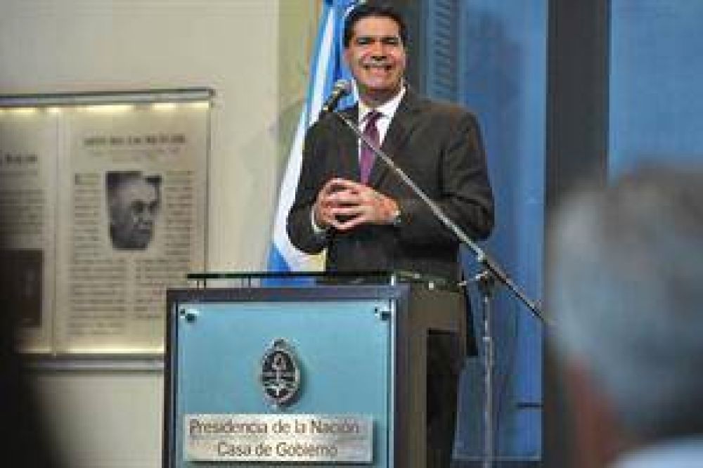 En plena disparada, Jorge Capitanich critica que los diarios informen sobre la cotizaci�n del d�lar blue