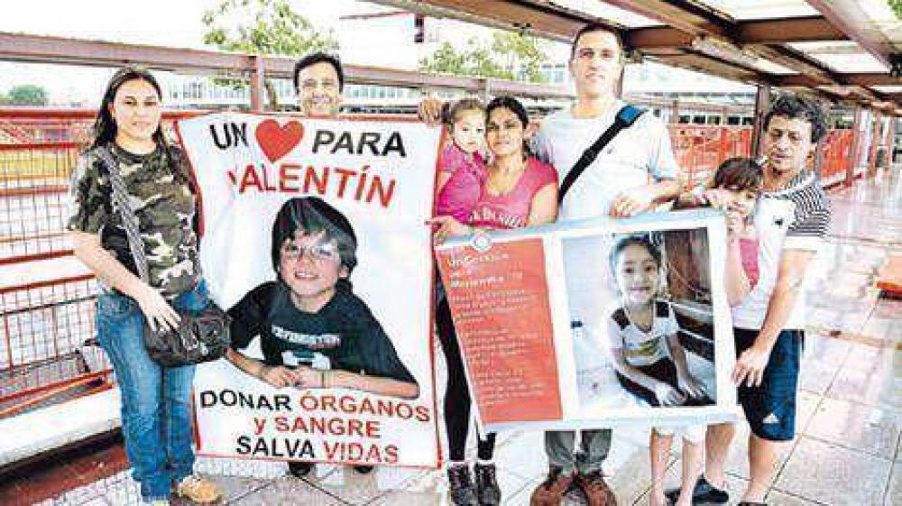 Con un coraz�n artificial, tres chicos luchan por un milagro