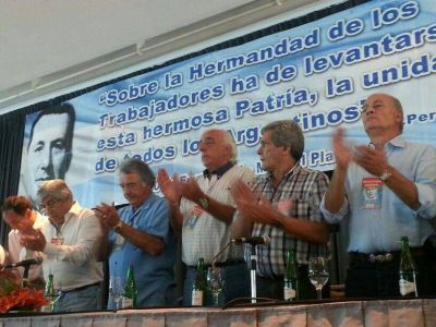 Barrionuevo: �Si no tienen huevos para venir que no vengan�