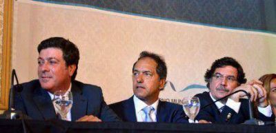 Scioli, Mariotto y Sileoni en Azul con carreras universitarias