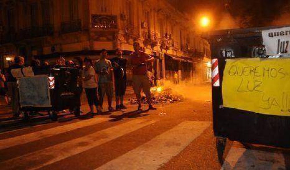Ciudad: Contin�an los cortes de energ�a el�ctrica