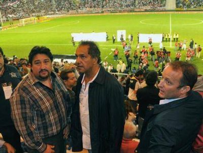 Closs y Scioli mezclaron pol�tica y f�tbol en Mar del Plata