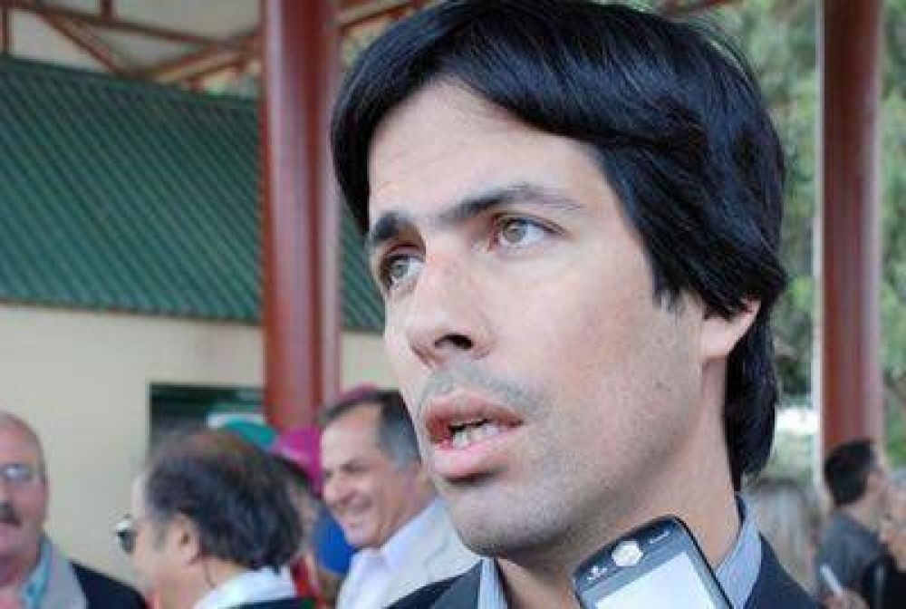 EL DASNEVISMO TUVO UN �SILENCIO MEZQUINO� EN EL DEBATE POR YPF