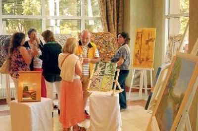 Qued� inaugurada la exposici�n de cuadros de la artista Graciela Ronconi