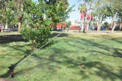Rawson: realizan obras de reparaci�n y mejoramiento de riego por aspersi�n en paseos