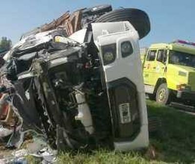 Rescataron a un camionero en siniestro vial  