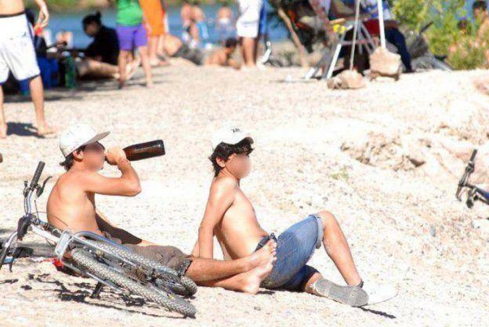 Polic�a decomis� 200 litros de bebidas alcoh�licas en los r�os