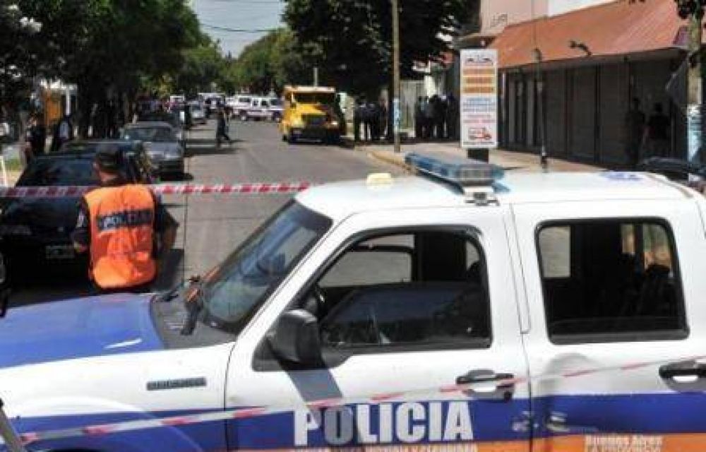 Un jubilado muri� y tres embarazadas quedaron heridas tras el ataque a un blindado en Moreno 
