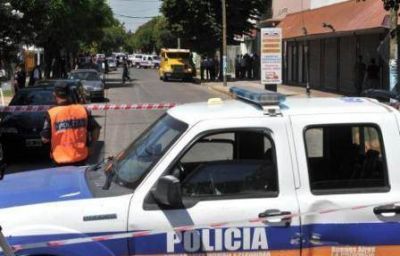 Un jubilado muri� y tres embarazadas quedaron heridas tras el ataque a un blindado en Moreno 
