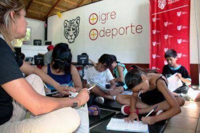 Brindan apoyo escolar en las colonias de verano de Tigre 