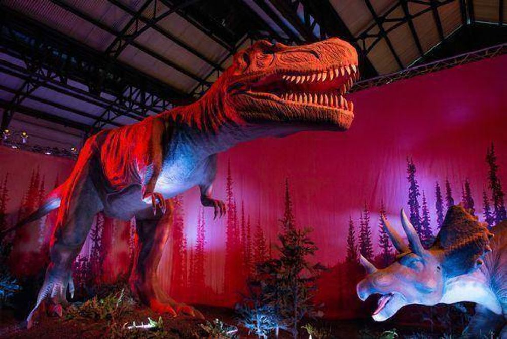 M�s de 20 mil personas ya pasaron por la muestra de dinosaurios