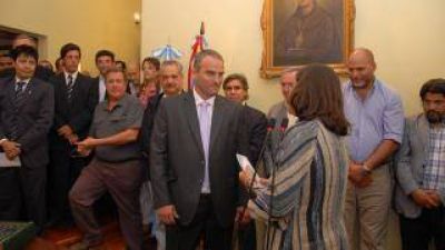 La Provincia firm� convenios con mineras que la poblaci�n desconoce por completo