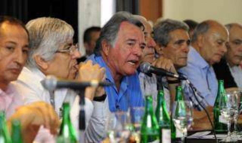 Sin Scioli ni Massa Moyano y Barrionuevo encabezaron la cumbre sindical con cr�ticas al Gobierno de Cristina