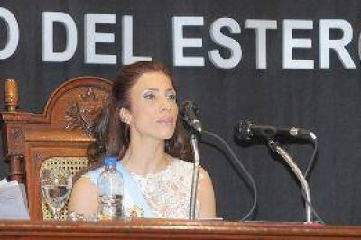 La gobernadora retorn� a la actividad oficial y prepara su viaje a Espa�a