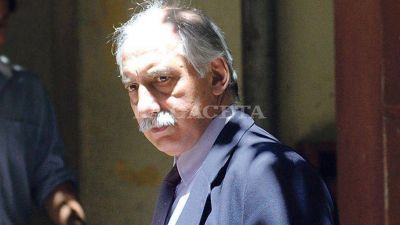 La renuncia de Albaca a�n sigue en tr�mite