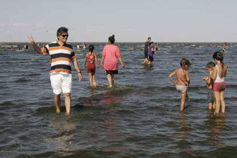 Miles de vecinos disfrutaron del sol, la m�sica y el deporte de verano en la Ribera de Quilmes