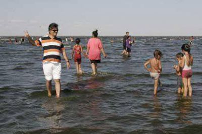 Miles de vecinos disfrutaron del sol, la m�sica y el deporte de verano en la Ribera de Quilmes