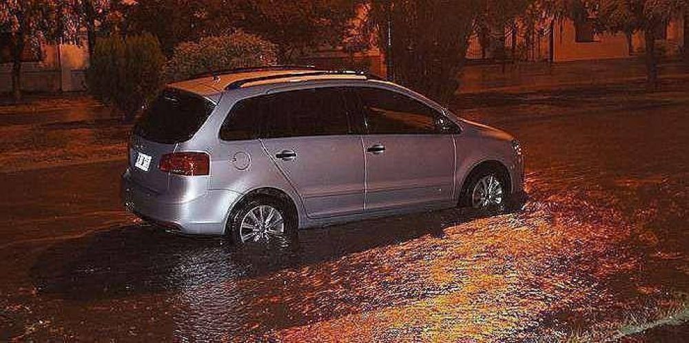 Tornquist: la lluvia torrencial termin� con el fuego en las sierras