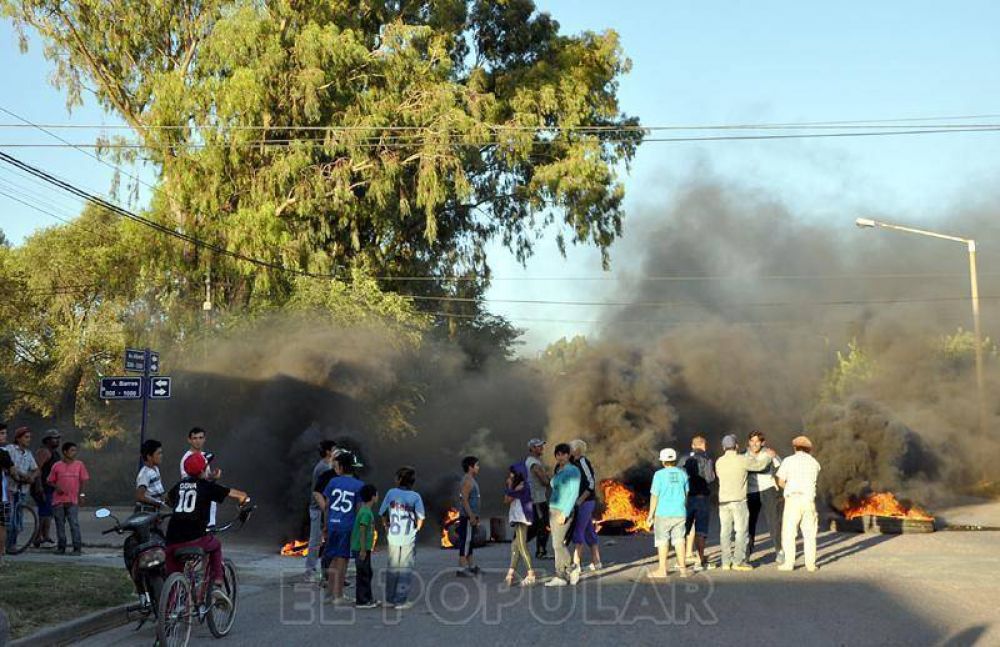 Reuni�n por pavimentaci�n para el barrio Coronel Dorrego