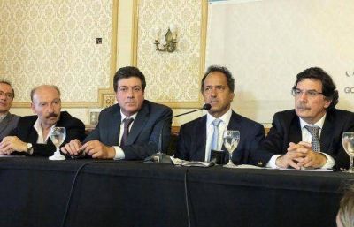 Se present� en Azul el Calendario 2014 de los Centros de Desarrollo Universitario Regionales