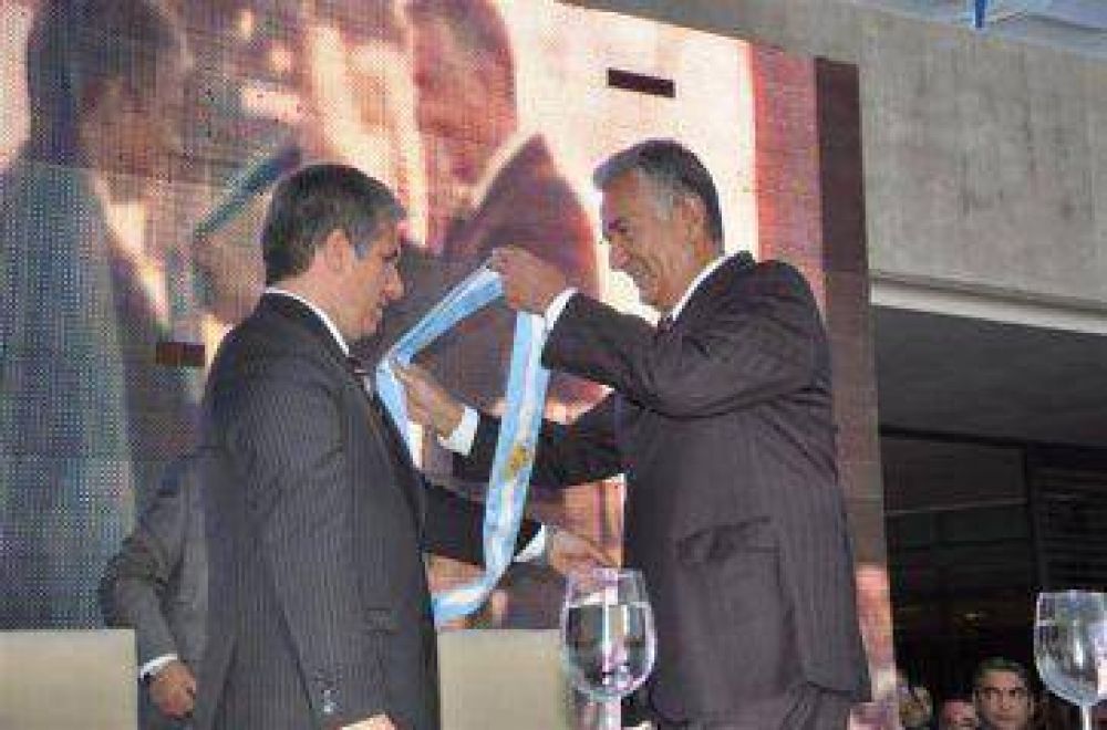 Massa va por la foto con �El Alberto� y Poggi