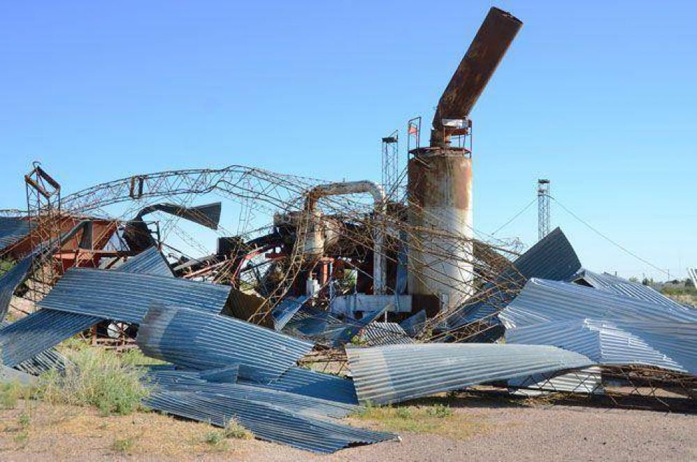 El viento destroz� la planta de asfalto