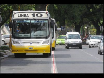 El carril exclusivo en Rivadavia cosecha quejas y suma adeptos