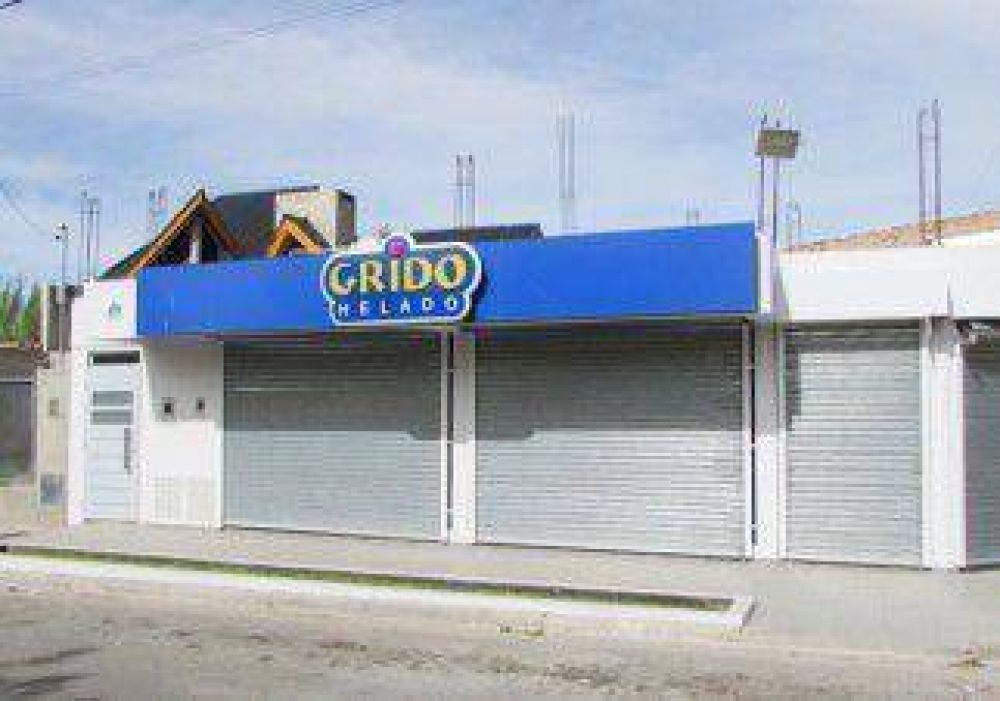 Menores armados robaron una helader�a en Plaza Huincul 