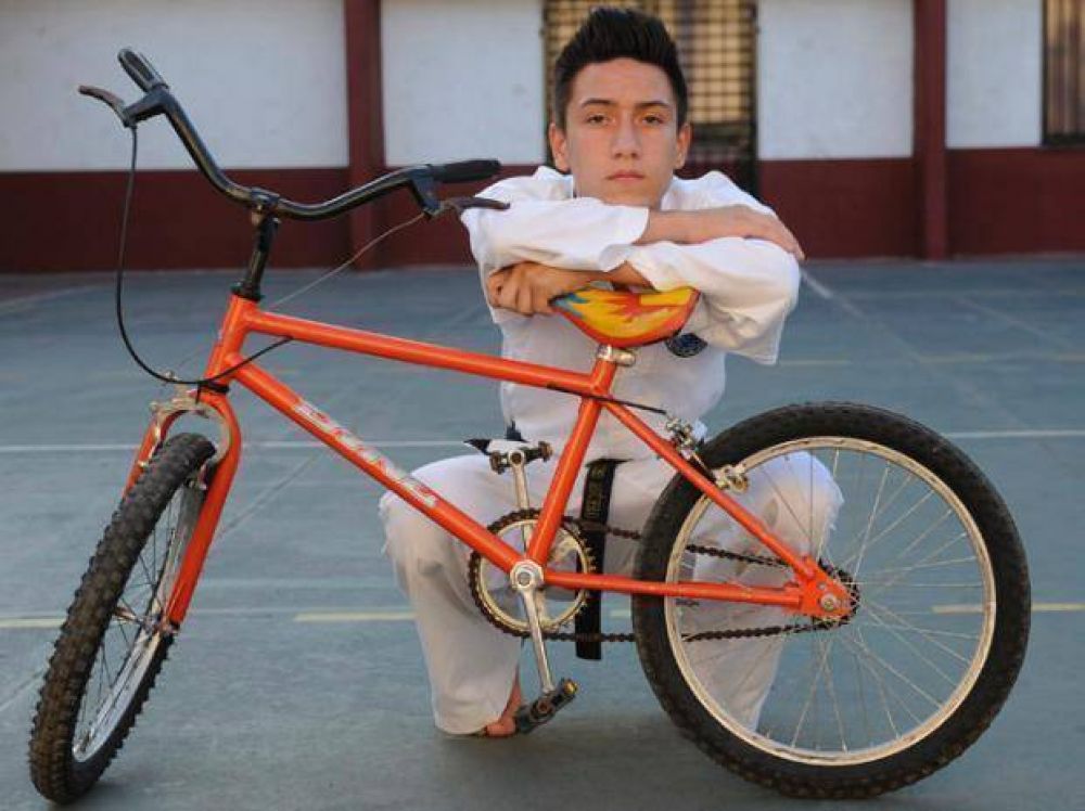 Fue deportista del a�o en 2012, pero tiene que sortear su bici para ir a un mundial