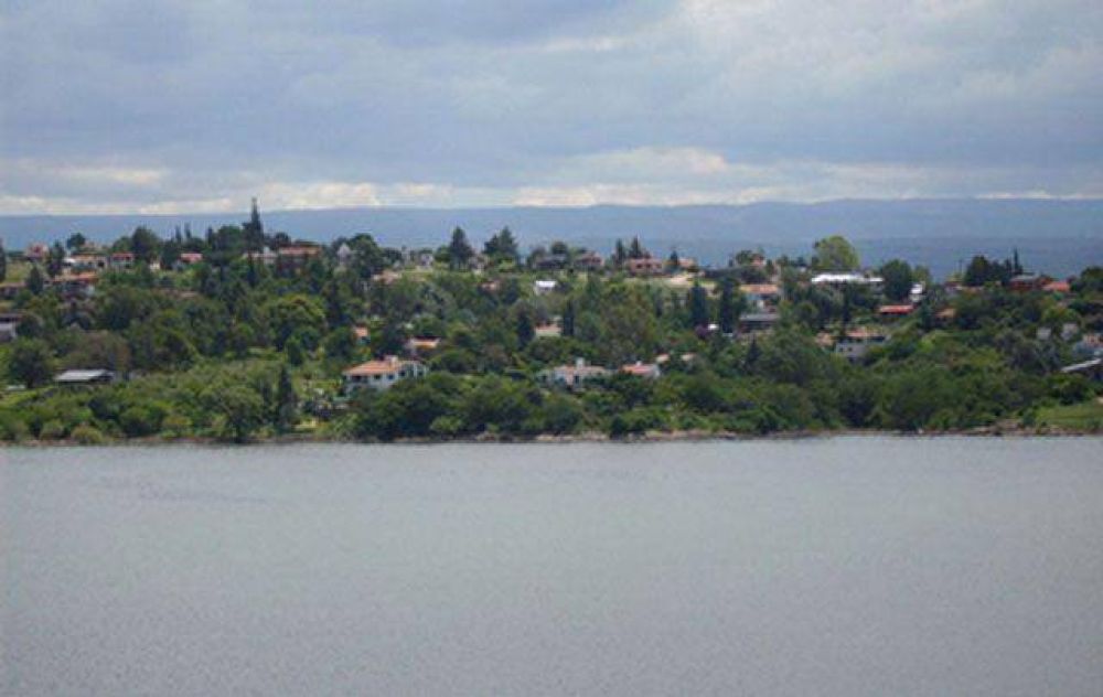 Los vecinos de Parque Siquiman protestan por falta de agua