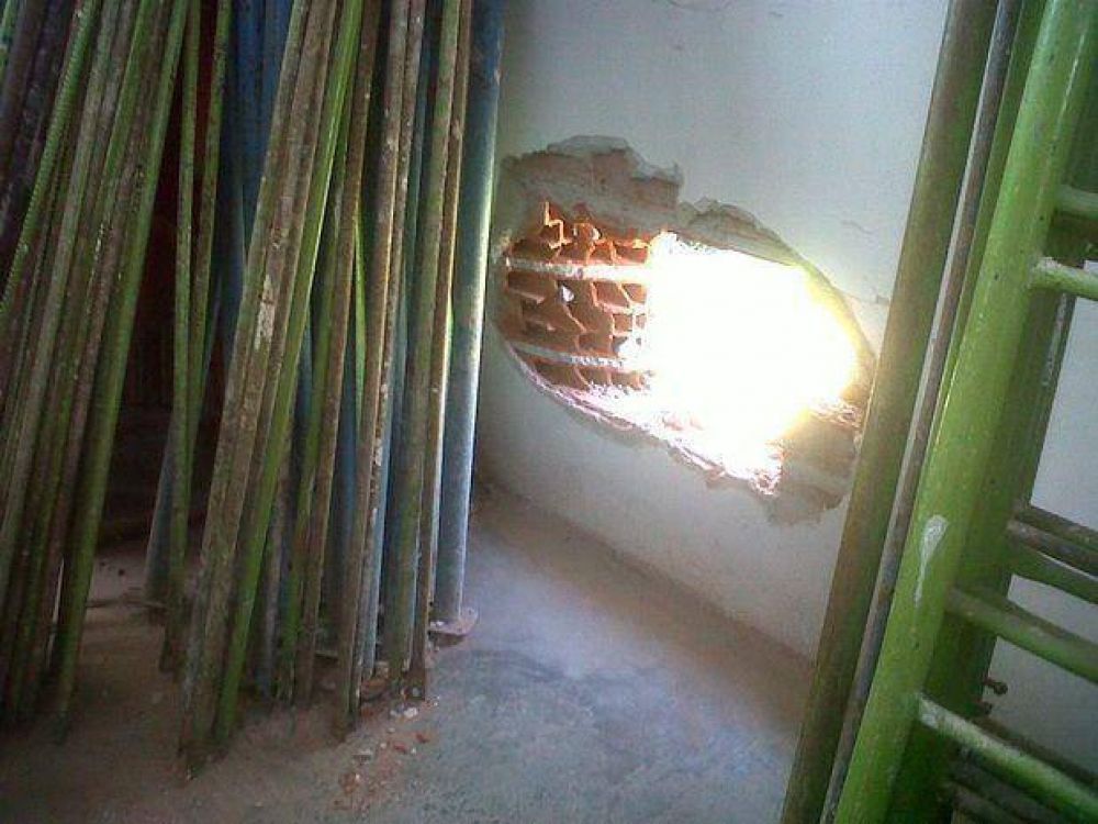 Hicieron un boquete y le robaron m�s de 100 mil pesos en herramientas de obra
