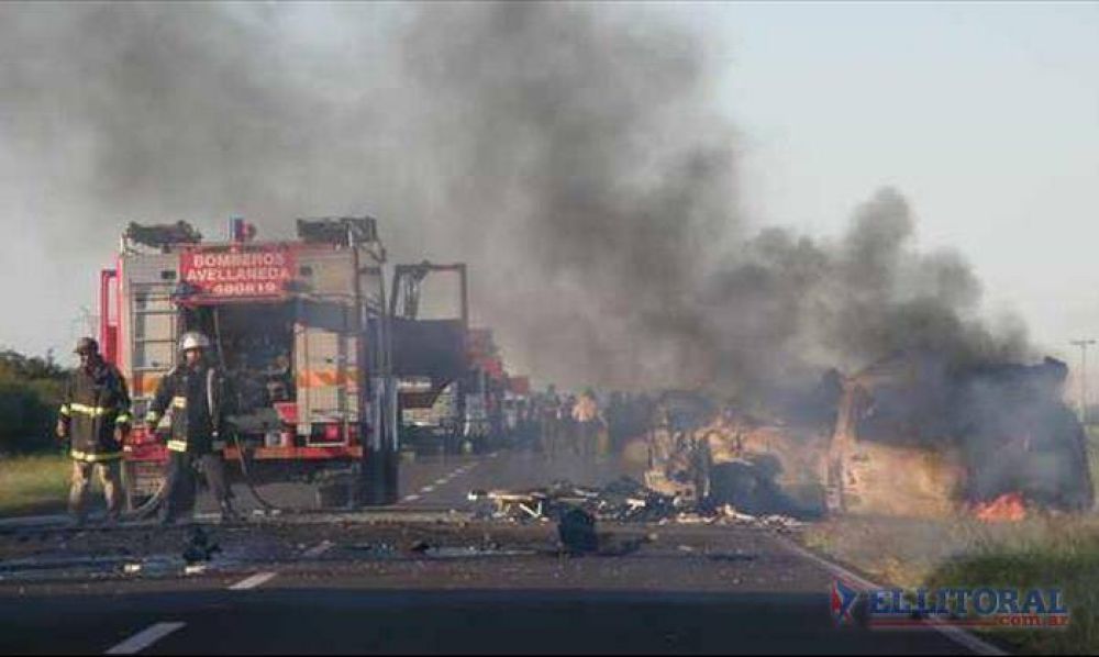 Ruta 14: al menos cinco muertos tras un choque e incendio de un auto