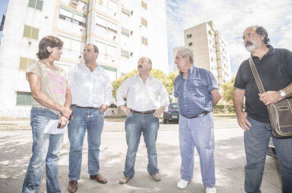 Inza recorri� el barrio 18 de Abril y recogi� las inquietudes de los vecinos