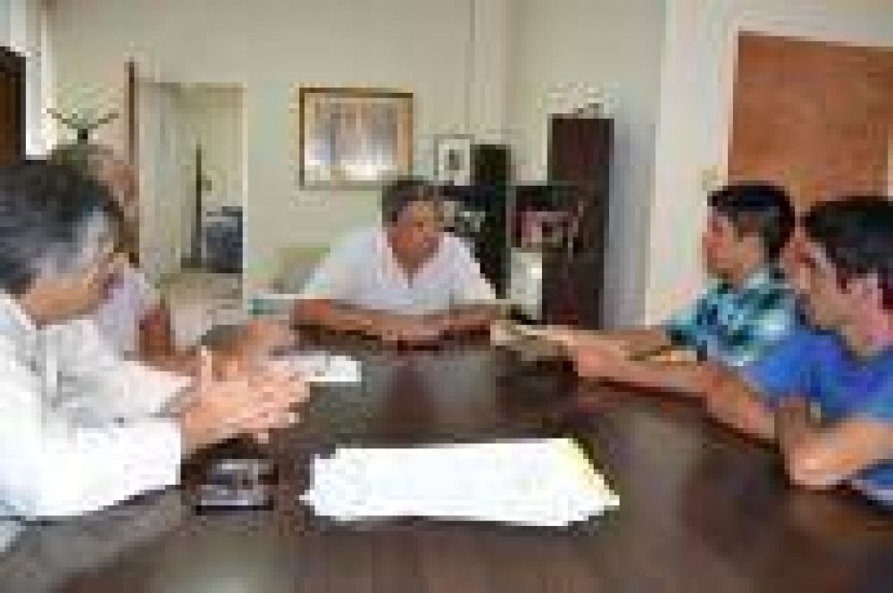 Berisso: Slezack recibi� al boxeador local Gast�n Su�rez