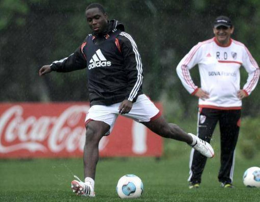 Balanta entren� a la par de sus compa�eros y jugar�a ante Boca