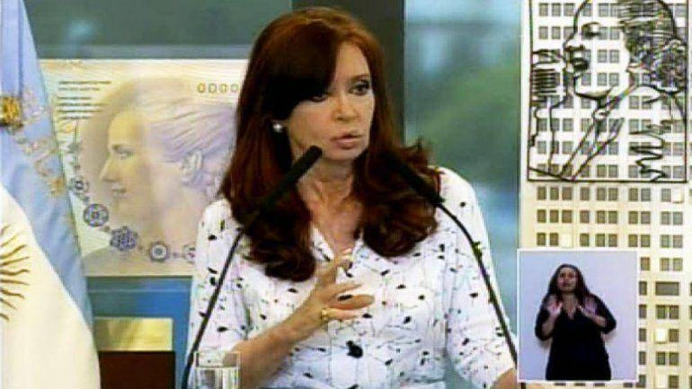 Cristina Kirchner encabez� un acto tras 34 d�as: "En una d�cada no se puede hacer todo"