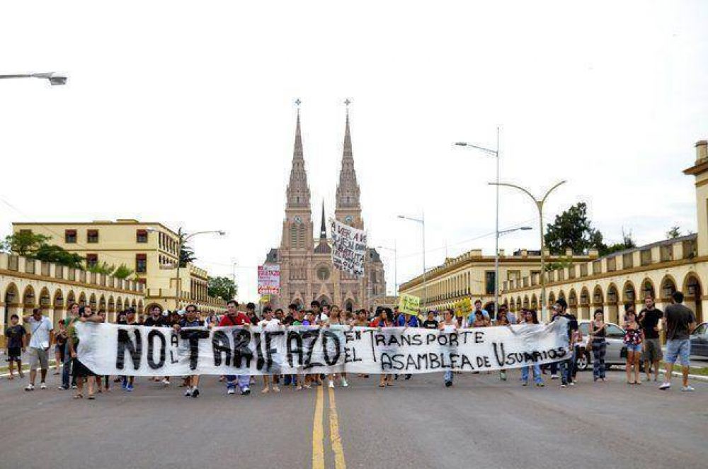 Marcharon contra el tarifazo y pedir�n audiencia con el Intendente