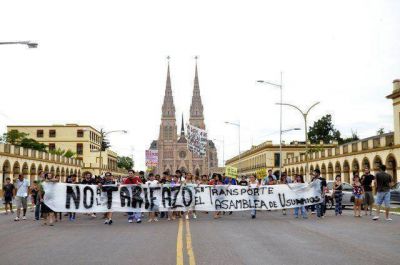 Marcharon contra el tarifazo y pedir�n audiencia con el Intendente